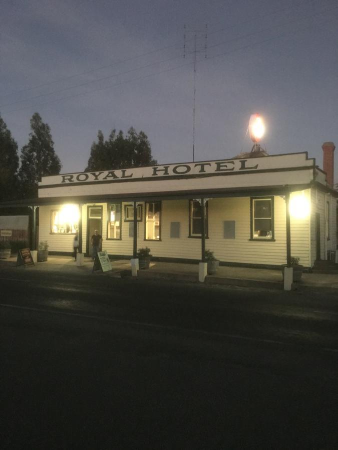 Royal Hotel Snake Valley Exterior photo