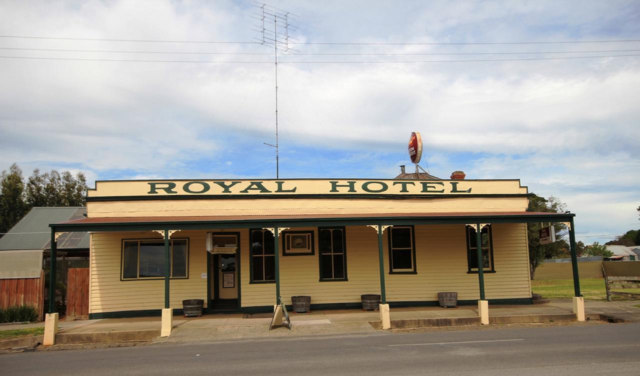 Royal Hotel Snake Valley Exterior photo